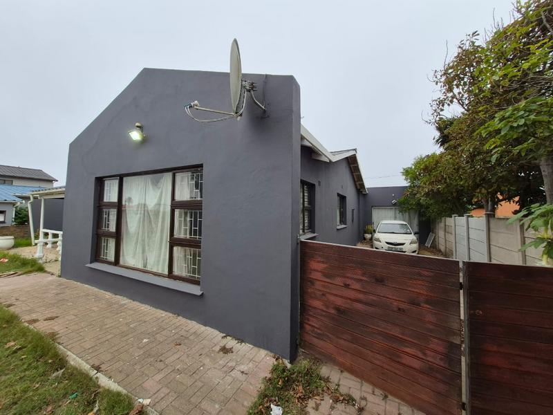To Let 4 Bedroom Property for Rent in Da Nova Western Cape